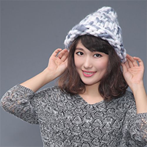 หมวกเกาหลี ด้วยไหมพรมเกาหลี บิ๊กลูป (Korean Big Loop) สีขาว-เทา (White-Gray)